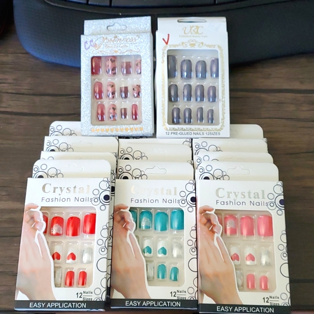 NEW Set of 13 Fashion Nails